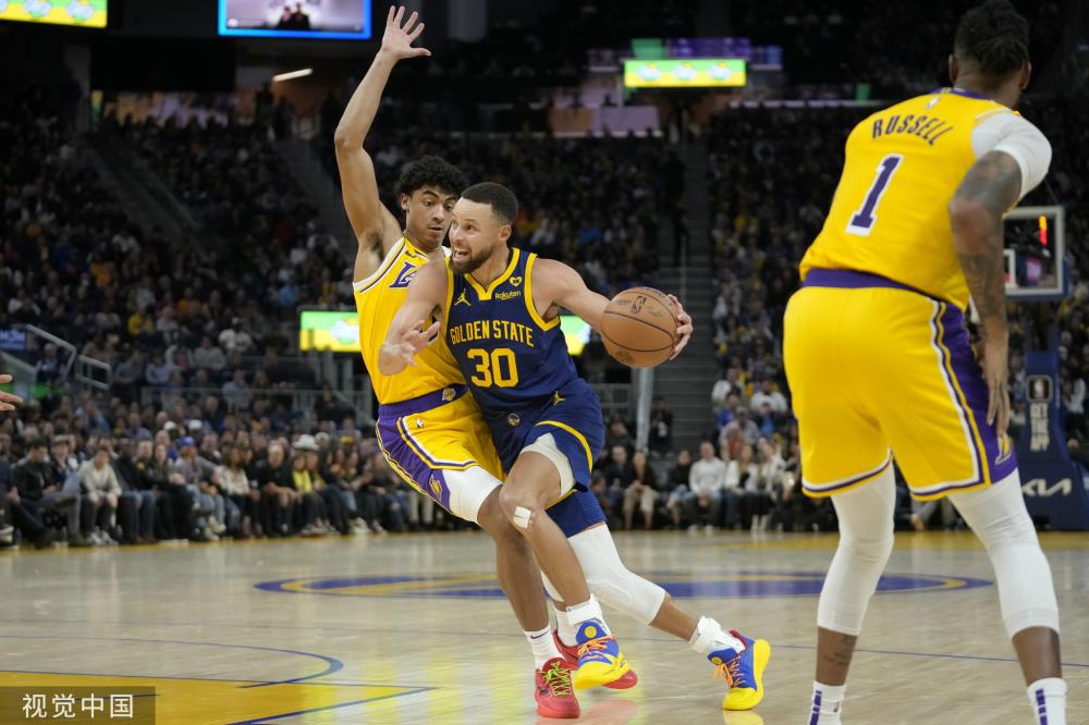 个人表现突 个人表现突