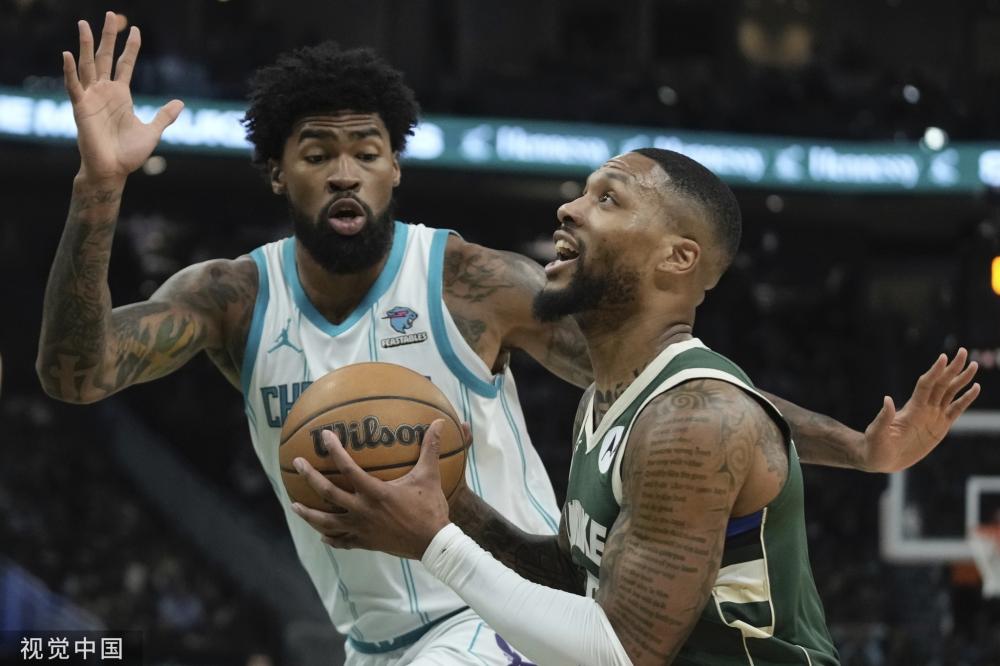 他在中场休 他在中场休